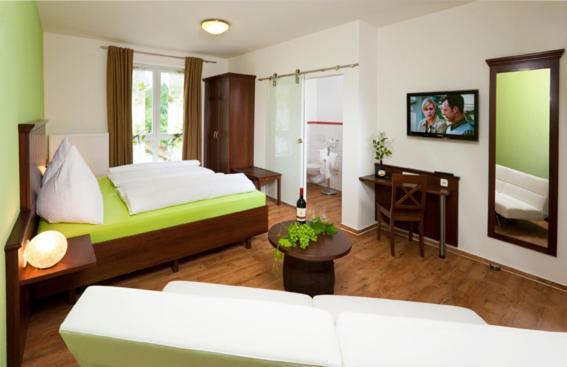 Wein-Traeume Hotel Thuengersheim Room photo